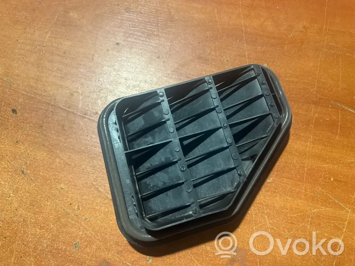 Volkswagen Tiguan Quarter panel pressure vent 5M0819465A