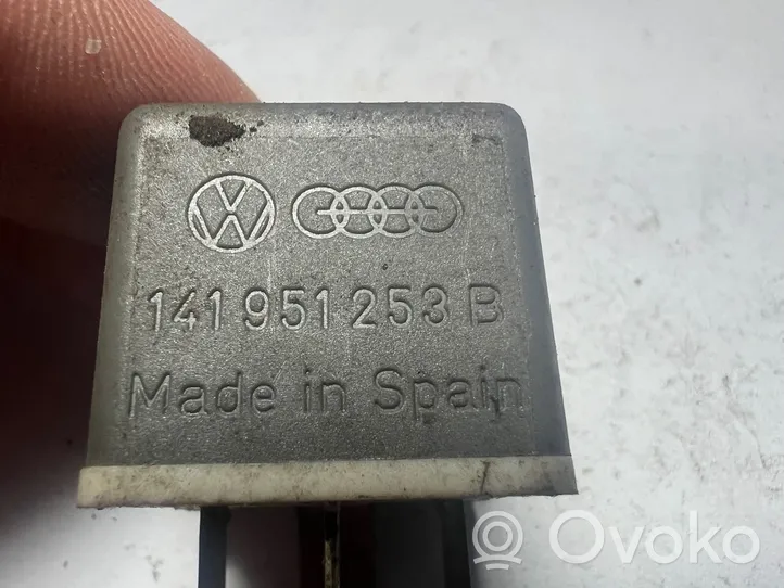 Audi A4 S4 B6 8E 8H Autres relais 141951253B