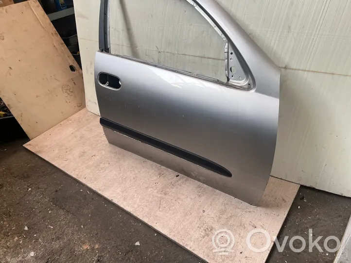 Nissan Almera N16 Priekinės durys 