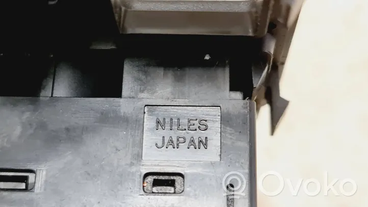 Nissan Almera N16 Przycisk regulacji lusterek bocznych N1LES