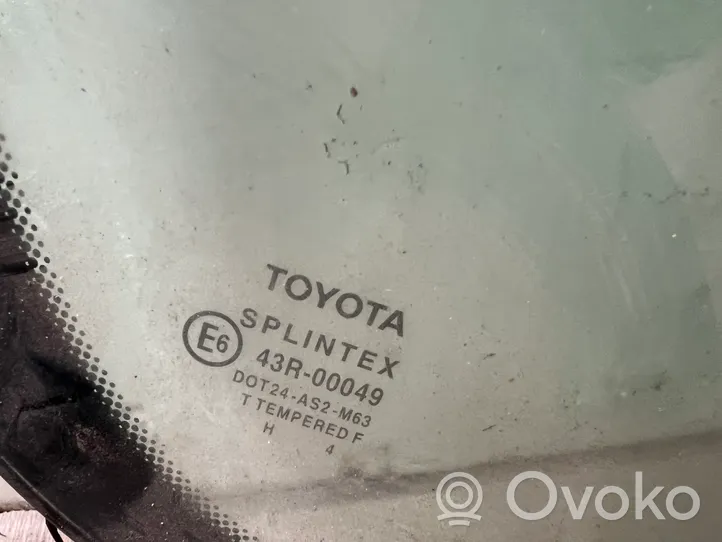Toyota Carina T190 Szyba tylna 