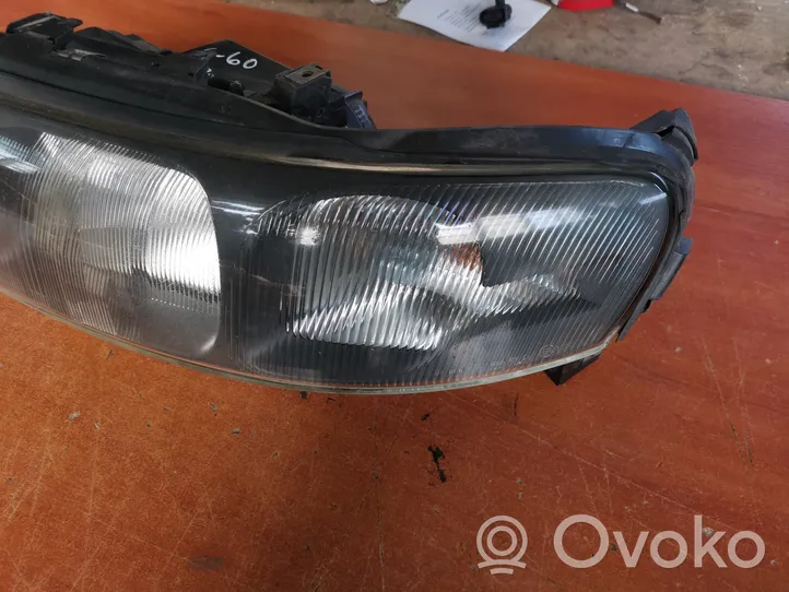 Volvo S60 Lampa przednia 89006822