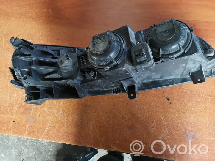 Volvo S60 Lampa przednia 89006822