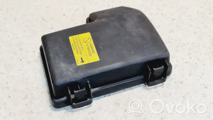 Volvo S60 Tapa de caja de fusibles 8645259