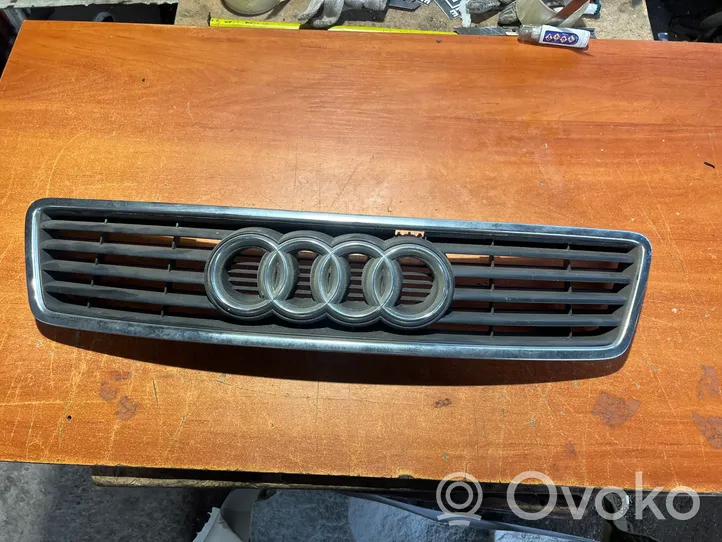 Audi A6 S6 C5 4B Grotelės priekinės 4B0853651A