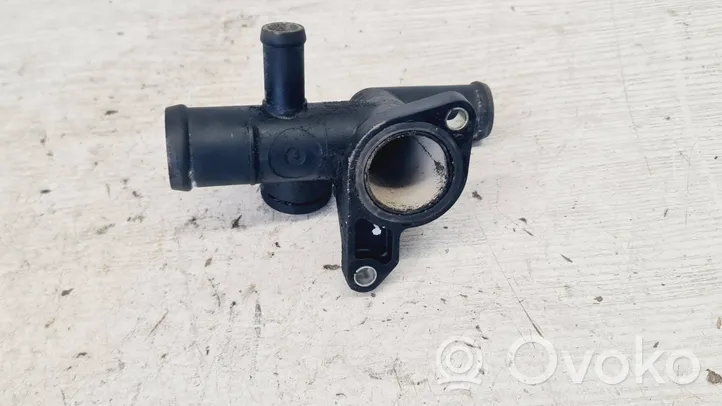 Audi TT Mk1 Tuyau de liquide de refroidissement moteur 06A121133J