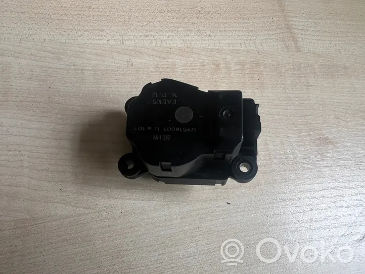 Opel Astra J Motor/activador trampilla de calefacción U9518001