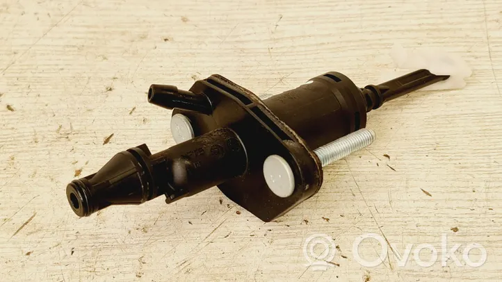 Opel Astra J Clutch master cylinder 55561915