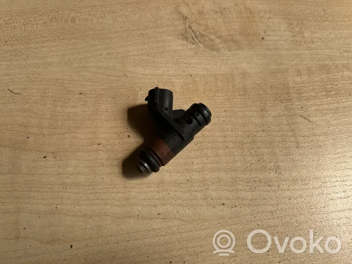 Skoda Fabia Mk2 (5J) Fuel injector 036906031L