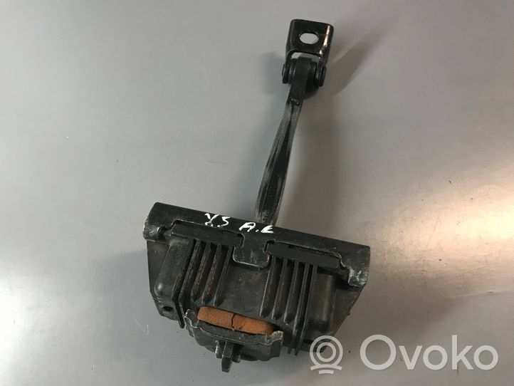 BMW X3 E83 Takaoven pidätin 7176802