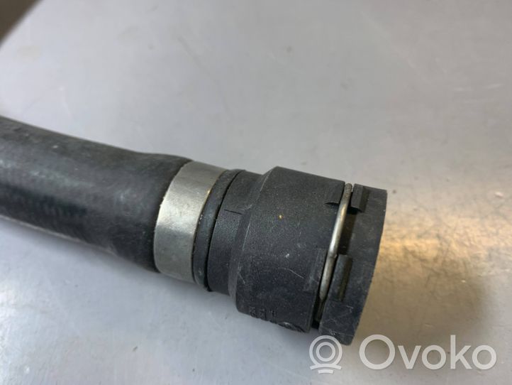 BMW 5 E39 Tuyau de liquide de refroidissement moteur 1438632