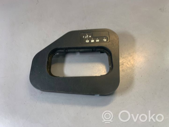 BMW 5 E39 Rivestimento in plastica cornice della leva del cambio 8221525