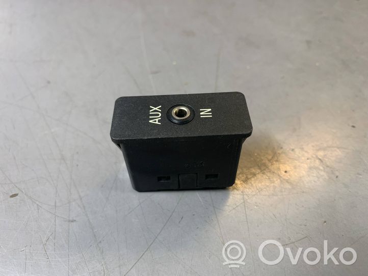 BMW 5 F10 F11 Câble adaptateur AUX 6930561