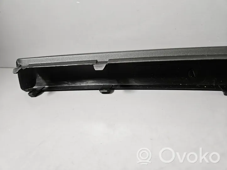 BMW 1 E81 E87 Modanatura separatore del paraurti anteriore 7166586