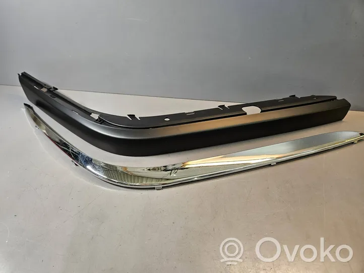 BMW 7 E38 Modanatura separatore del paraurti anteriore 8125310