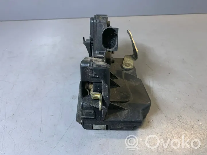 BMW 3 E46 Front door lock 7011305