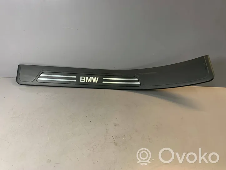 BMW 7 E38 Copertura del rivestimento del sottoporta posteriore 8125937