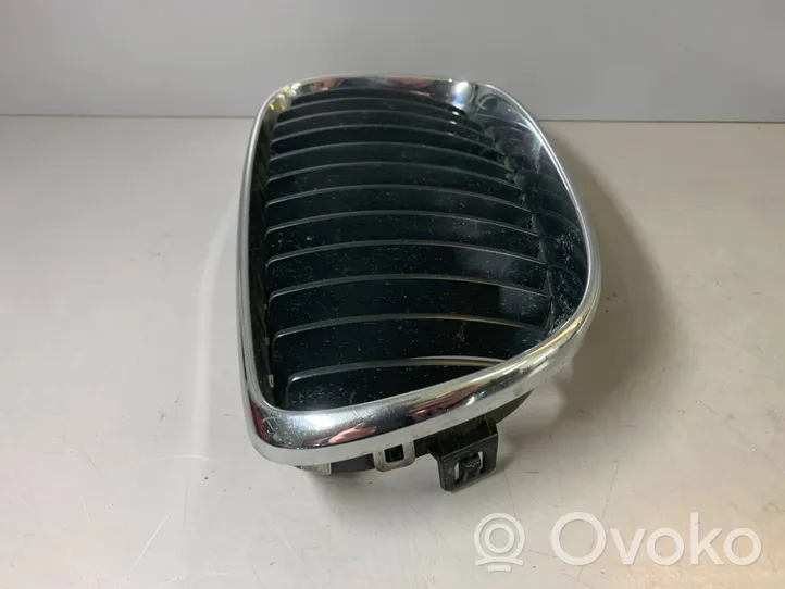 BMW 1 E81 E87 Grille de calandre avant 7166440