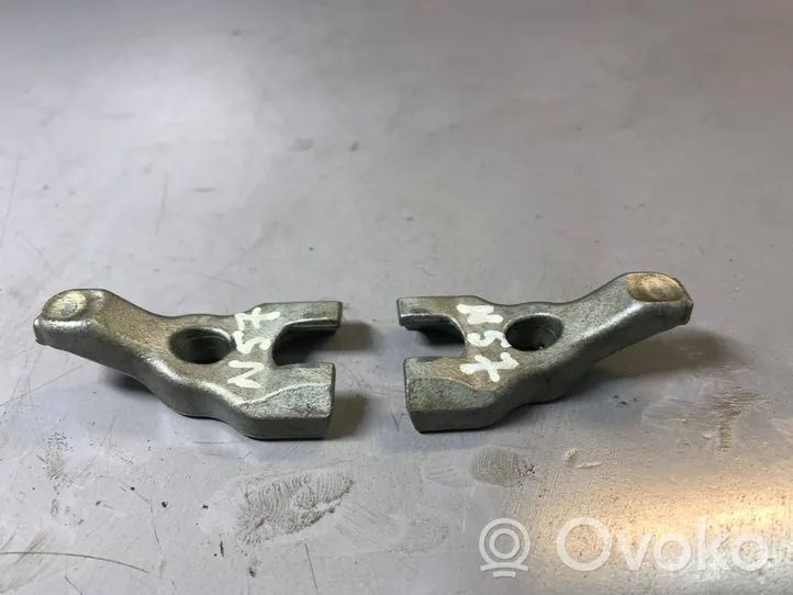 BMW 7 F01 F02 F03 F04 Sprauslas turētājs/pleciņš 13538578607