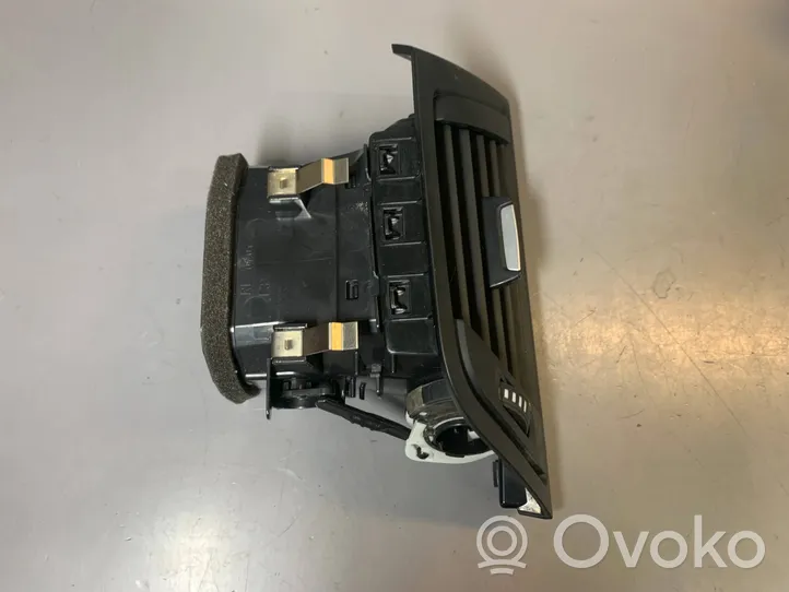 BMW 3 F30 F35 F31 Šoninės oro grotelės 64229253217