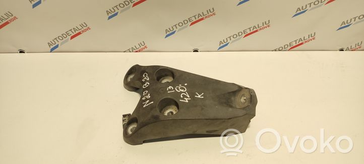 BMW 4 F32 F33 Dzinēja nostiprināšanas stiprinājums-kronšteins 6860273