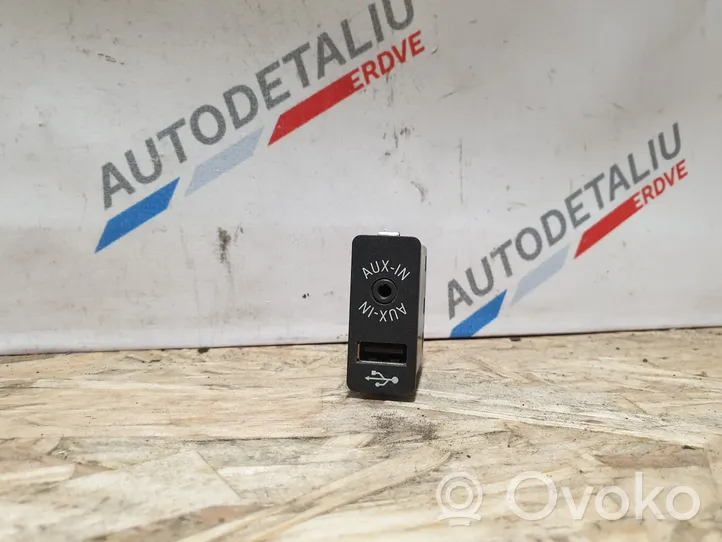 BMW i3 USB-pistokeliitin 9266607