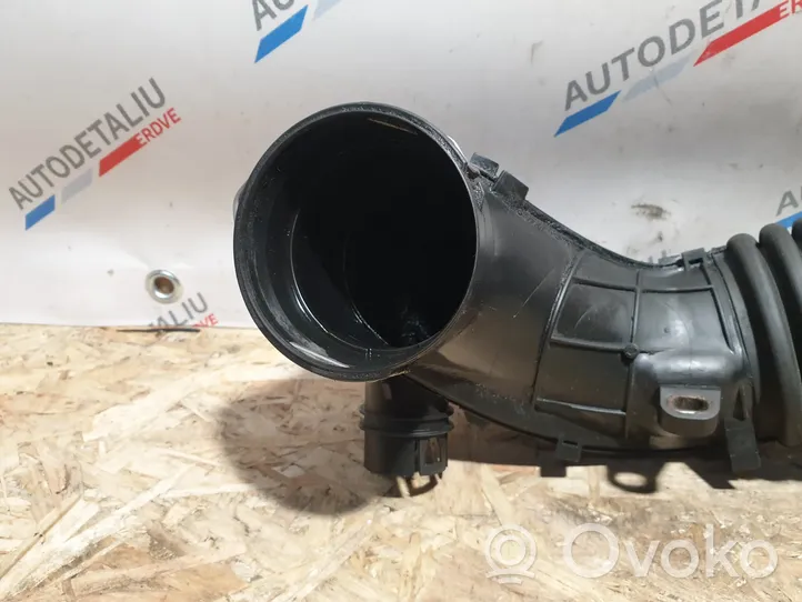 BMW 1 F20 F21 Turboahtimen ilmanoton letku 7810745