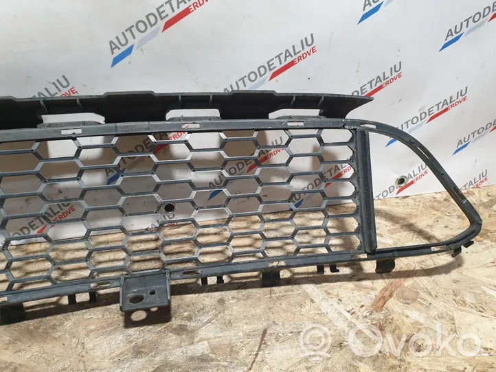 BMW 3 F30 F35 F31 Grille inférieure de pare-chocs avant 8068124