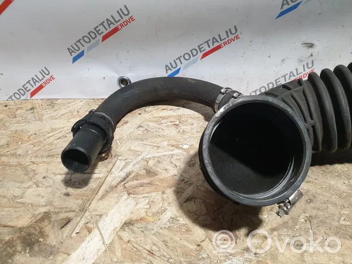 BMW 1 F20 F21 Oro vamzdis į turbiną 8513961