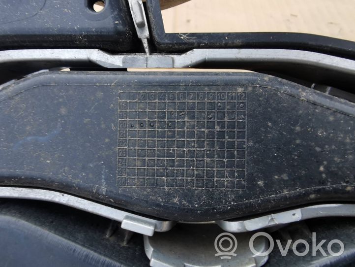 Ford Kuga III Grille calandre supérieure de pare-chocs avant LV4B8200V