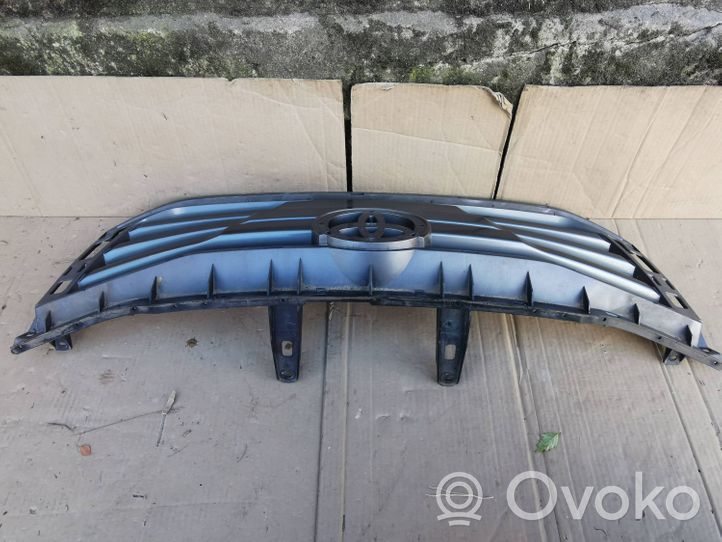 Toyota Hilux (AN10, AN20, AN30) Front bumper upper radiator grill 531110K480