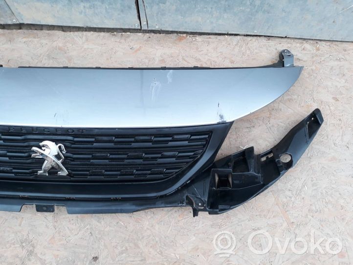 Peugeot Partner III Grille calandre supérieure de pare-chocs avant 9818281980