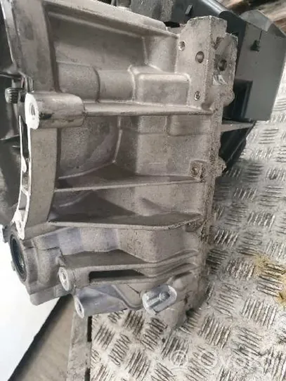 Ford Ka Mechaninė 5 pavarų dėžė DG1BR7002BSA