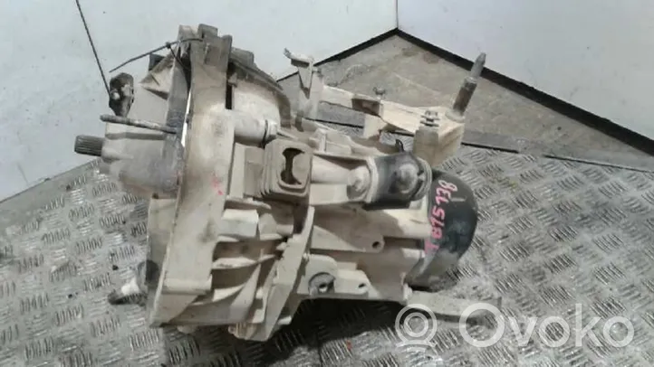 Nissan Kubistar Mechaninė 5 pavarų dėžė JB18138