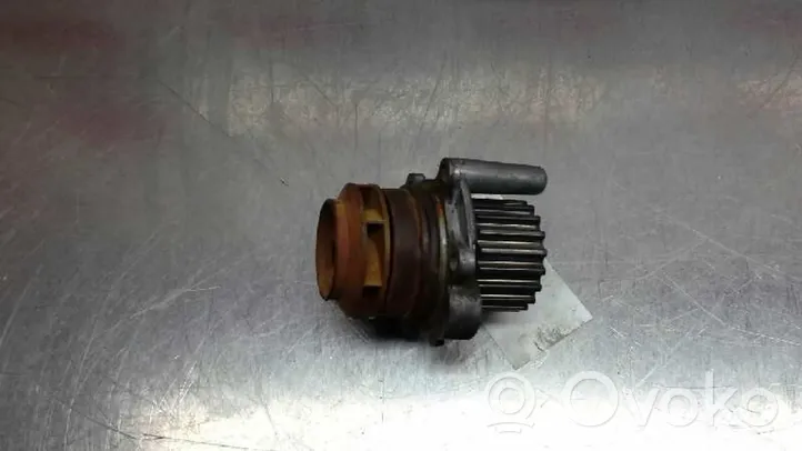 Volkswagen Passat Alltrack Pompe de circulation d'eau 038121019B