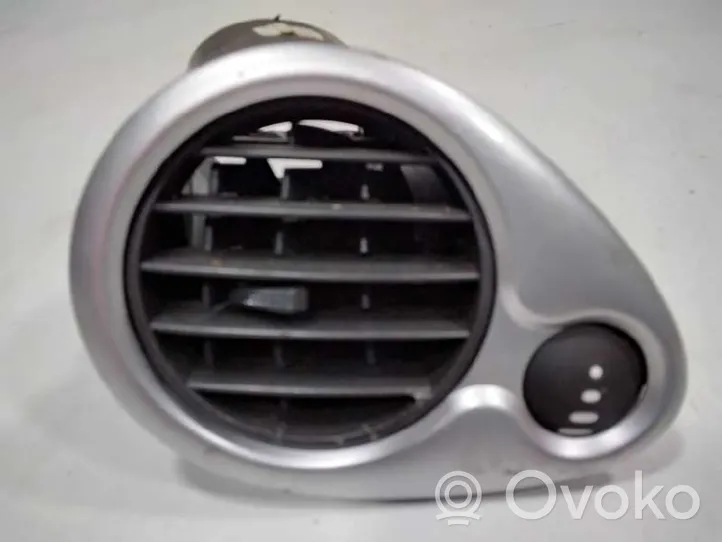 Renault Clio III Grille d'aération centrale 220401AG