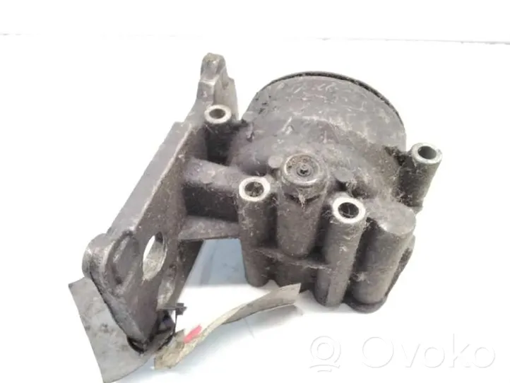 Ford Mondeo Mk III Supporto di montaggio del filtro dell’olio 