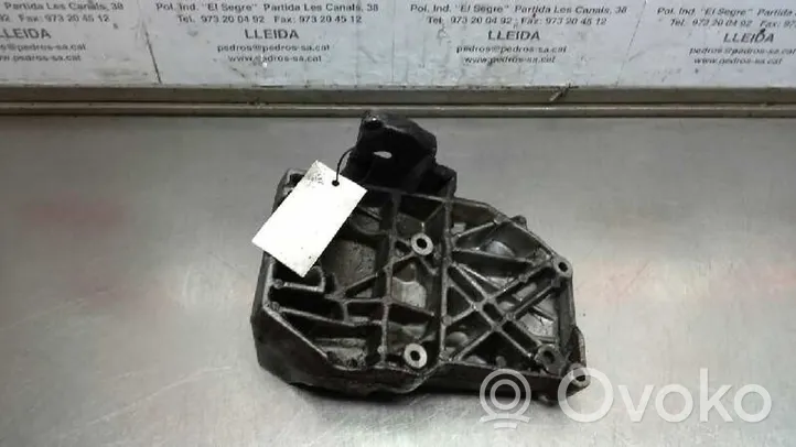 Volkswagen Passat Alltrack Staffa di montaggio del compressore dell’A/C 038260885B