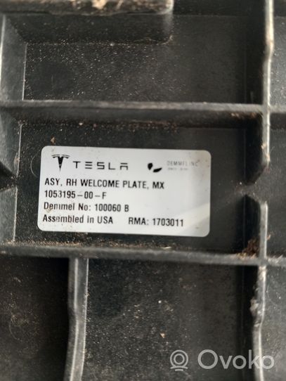 Tesla Model X Sivuhelman takalista 105319500F
