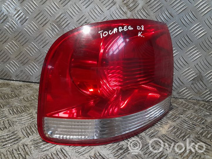 Volkswagen Touareg I Задний фонарь в кузове 3U6945095K