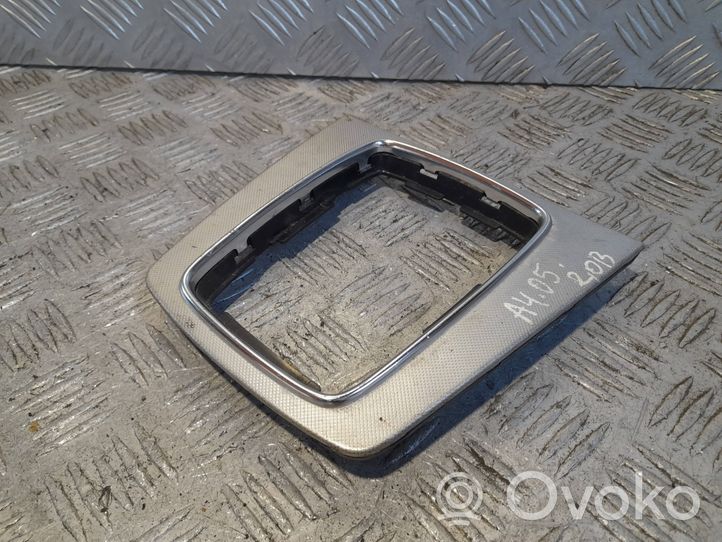 Audi A4 S4 B7 8E 8H Rivestimento in plastica cornice della leva del cambio 8E0864261