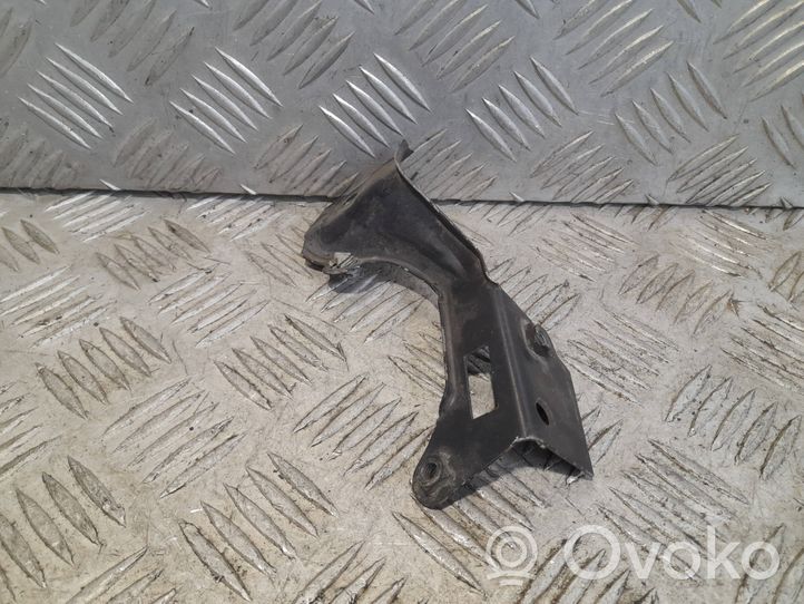 Volkswagen PASSAT B5 Support de montage d'aile 3B0821238