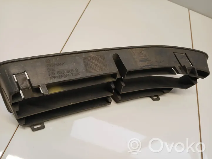 Volkswagen Bora Grille inférieure de pare-chocs avant 1J5853666B