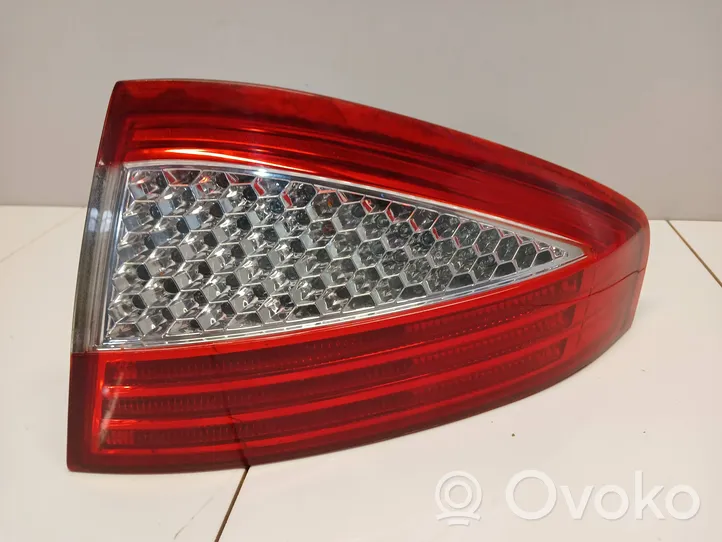 Ford Mondeo MK IV Luci posteriori 7S7113404A