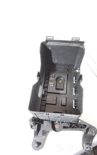 Audi A3 S3 8P Support boîte de batterie 1K0915333C