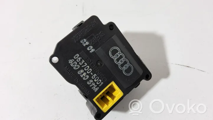 Audi A8 S8 D2 4D Motor/activador trampilla de calefacción 4D0820511A