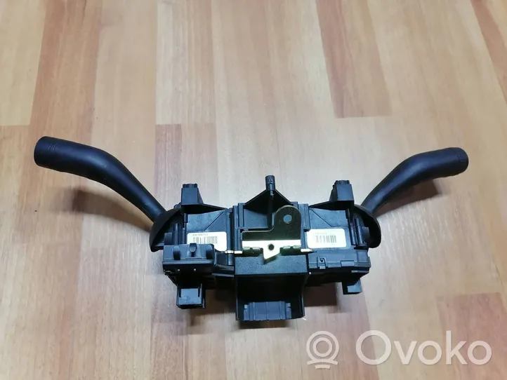 Volkswagen Touareg I Interruptor/palanca de limpiador de luz de giro 7L6953549B