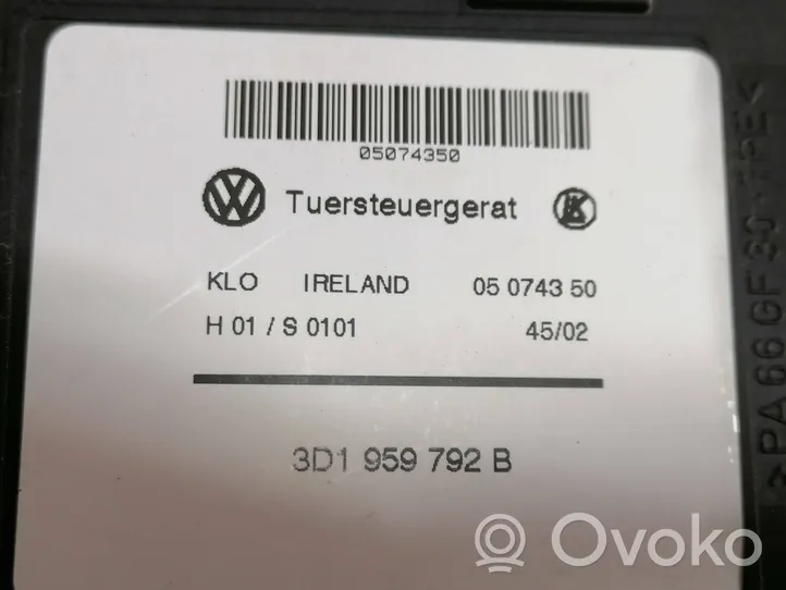 Volkswagen Touareg I Motorino alzacristalli della portiera anteriore 3D1959792B