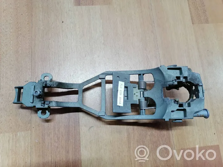 Volkswagen Touareg I Klamka/wspornik zewnętrzny drzwi tylnych 7L0839886A