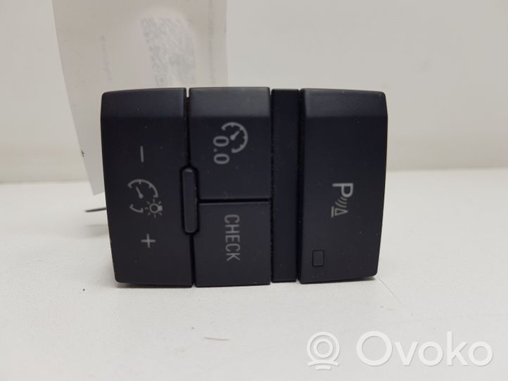 Audi Q7 4L Parking (PDC) sensor switch 4L2927123A